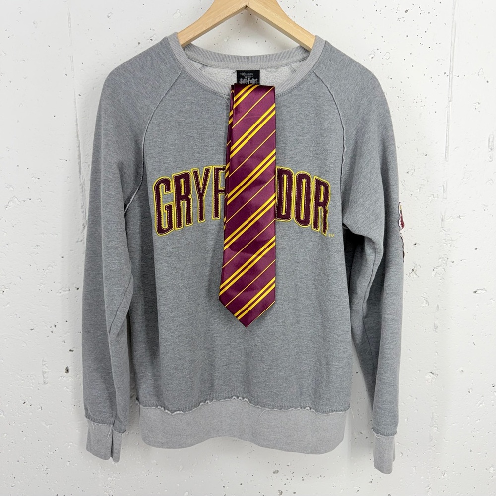 The Wizarding World Harry Potter Medium Harry Potter Gryffindor Sweatshirt & Tie